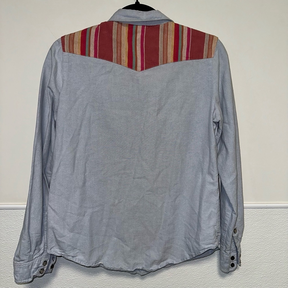 Women's Forever 21 Button Down Shirt M Blue Multi-color Aztec Denim pearl snap - Picture 8 of 8